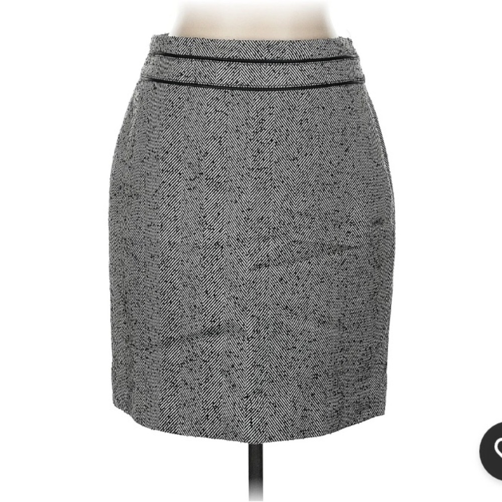 White House Black Market Herringbone Skirt CLASSIC!